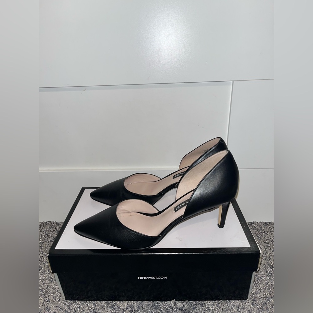 Nine West Black Leather Pump heel
